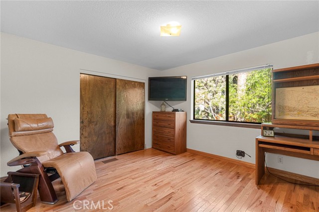 996 Eagle Road, Wrightwood CA: https://media.crmls.org/medias/7b3e3f98-5e0d-4935-8675-17949e127851.jpg