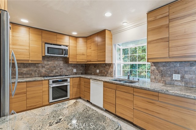 Detail Gallery Image 13 of 36 For 21904 Galvez, Woodland Hills,  CA 91364 - 3 Beds | 3/1 Baths