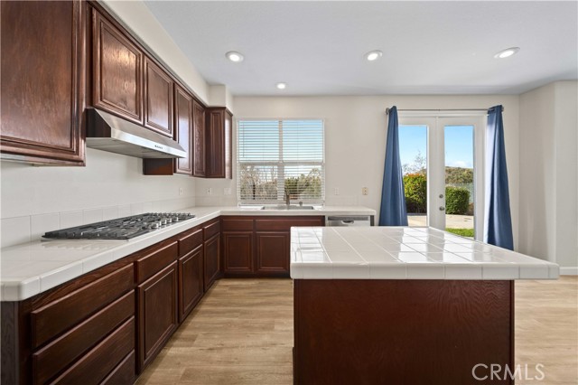 Detail Gallery Image 11 of 39 For 3021 Obsidian Ct, Simi Valley,  CA 93063 - 4 Beds | 2/1 Baths