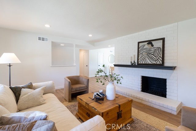 Detail Gallery Image 3 of 28 For 3421 Corpus Christi St, Simi Valley,  CA 93063 - 3 Beds | 2 Baths