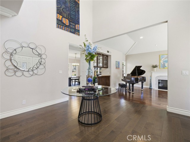 Detail Gallery Image 8 of 45 For 11030 Willowbrae, Chatsworth,  CA 91311 - 4 Beds | 4 Baths