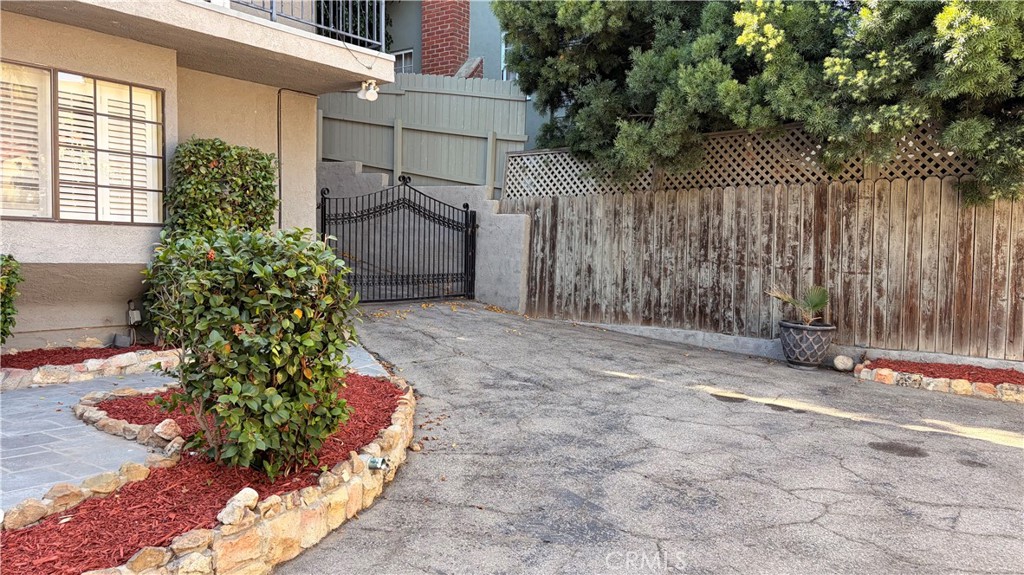 https://media.crmls.org/medias/7b41903a-2b1c-4bd1-bde1-1e8ea957d41d.jpg?preset=X-Large