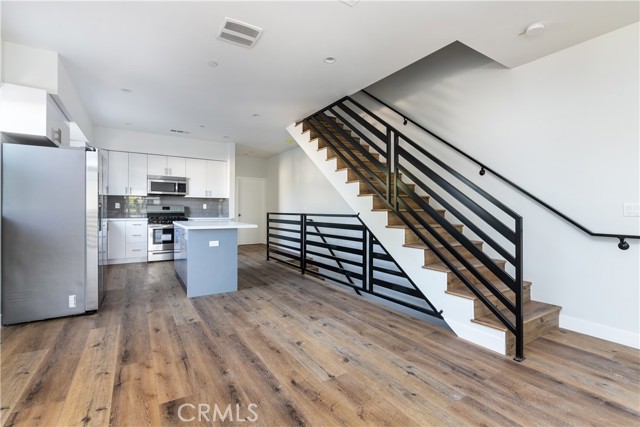 Detail Gallery Image 11 of 18 For 11308 Miranda St, North Hollywood,  CA 91601 - 4 Beds | 4 Baths