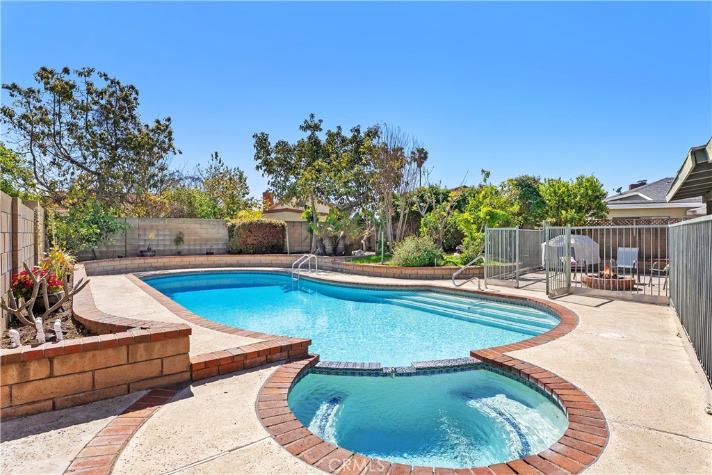 2320 W Beverly Drive