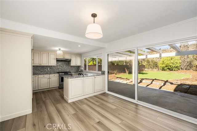 925 Eastglen photo 14