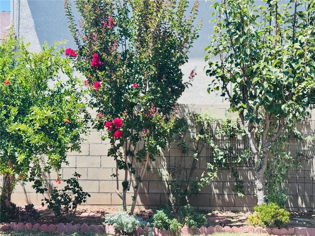 https://media.crmls.org/medias/7b42c2bd-38f7-4ec4-a0b7-c6e2dc2d30f7.jpg?preset=X-Large