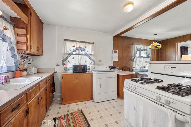 418 W Olive Avenue, La Habra CA: https://media.crmls.org/medias/7b42f94d-b505-454f-bffb-5073903cf72b.jpg