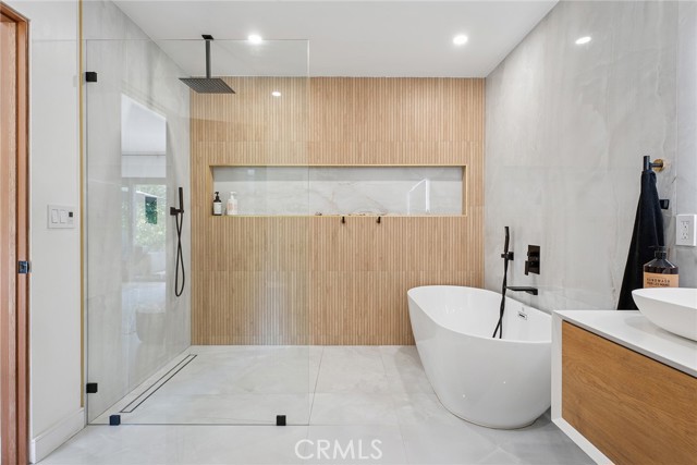 Detail Gallery Image 25 of 53 For 5700 El Canon Ave, Woodland Hills,  CA 91367 - 3 Beds | 3 Baths