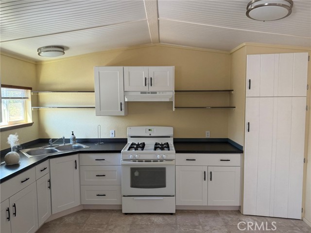 375 E State Highway 20, Upper Lake CA: https://media.crmls.org/medias/7b43d9d2-0165-45f6-a4fc-5f8d7ce5eb97.jpg