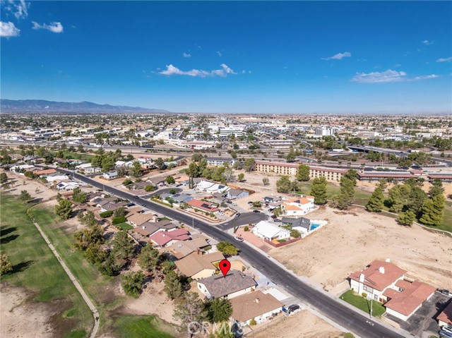 13835 Burning Tree Drive, Victorville CA: https://media.crmls.org/medias/7b43e3ef-62ee-4e11-9655-03b043a19a5f.jpg