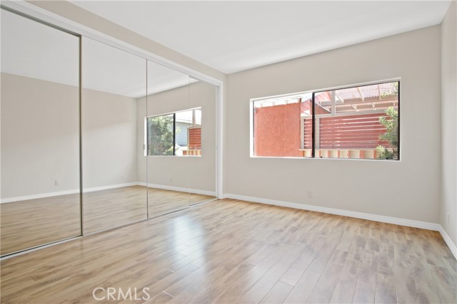 33 4th Street, Hermosa Beach CA: https://media.crmls.org/medias/7b451349-27bd-4d70-bb0f-751bfe4d339a.jpg
