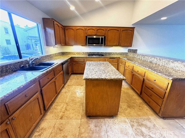 Detail Gallery Image 2 of 16 For 4226 Don Carlos Dr, Los Angeles,  CA 90008 - 4 Beds | 2/1 Baths