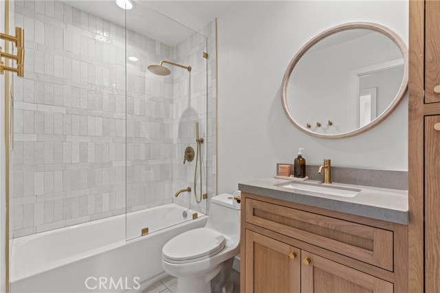 240 W Gainsborough Road, Thousand Oaks CA: https://media.crmls.org/medias/7b456e27-a9f3-4671-8fb3-13e346538065.jpg