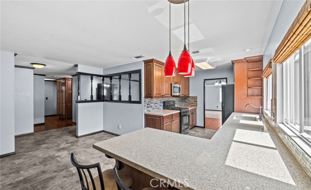 Detail Gallery Image 4 of 36 For 4665 La Paz Ln, Riverside,  CA 92501 - 4 Beds | 2 Baths