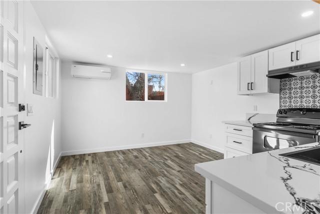 6616 Vesper Avenue, Van Nuys CA: https://media.crmls.org/medias/7b46459c-f796-4095-9560-6b9ddd056380.jpg