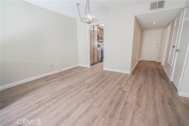 Detail Gallery Image 6 of 35 For 8323 Grenoble #32,  Sunland,  CA 91040 - 3 Beds | 2/1 Baths