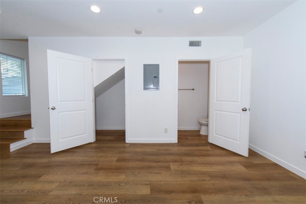 https://media.crmls.org/medias/7b4714cf-2b99-4921-a77c-5796d0ab221a.jpg?preset=X-Large