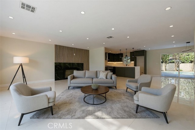 Detail Gallery Image 3 of 28 For 13433 Ebell St, Panorama City,  CA 91402 - 5 Beds | 4 Baths