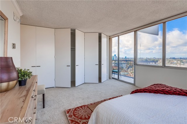 2999 E Ocean Boulevard, Long Beach CA: https://media.crmls.org/medias/7b47c864-f1a2-4e0a-8d10-c0bf8d480bfb.jpg