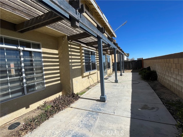 Detail Gallery Image 3 of 22 For 14527 Pony Trail Rd, Victorville,  CA 92392 - 4 Beds | 2/1 Baths