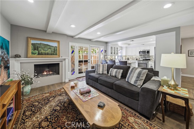 Detail Gallery Image 7 of 39 For 5930 Tampa #204,  Tarzana,  CA 91356 - 3 Beds | 3/1 Baths