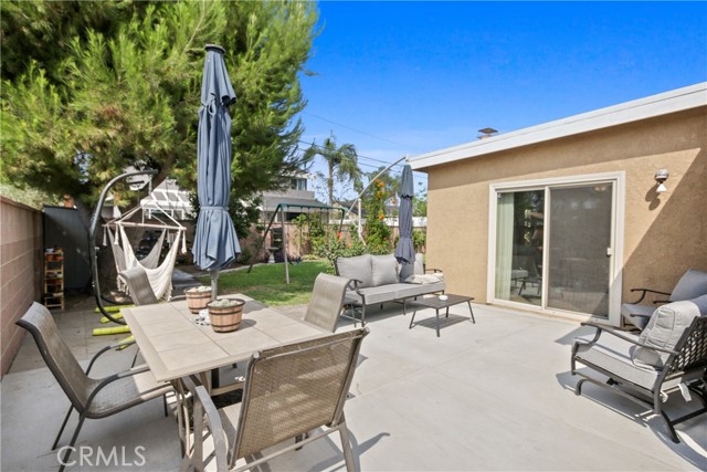 11051 Tarawa Drive, Los Alamitos CA: https://media.crmls.org/medias/7b484397-7673-4fbf-aa04-c72a341c6d5f.jpg