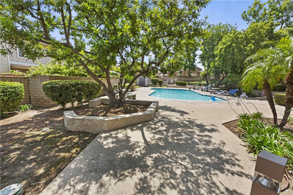 https://media.crmls.org/medias/7b48b2d9-aba3-4e75-aad6-b2238e64e6f6.jpg?preset=X-Large