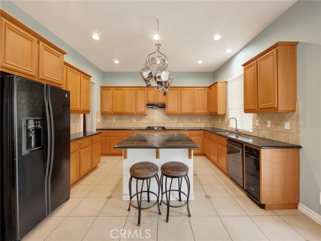 Detail Gallery Image 10 of 43 For 28346 Linda Vista, Canyon Country,  CA 91387 - 6 Beds | 3 Baths