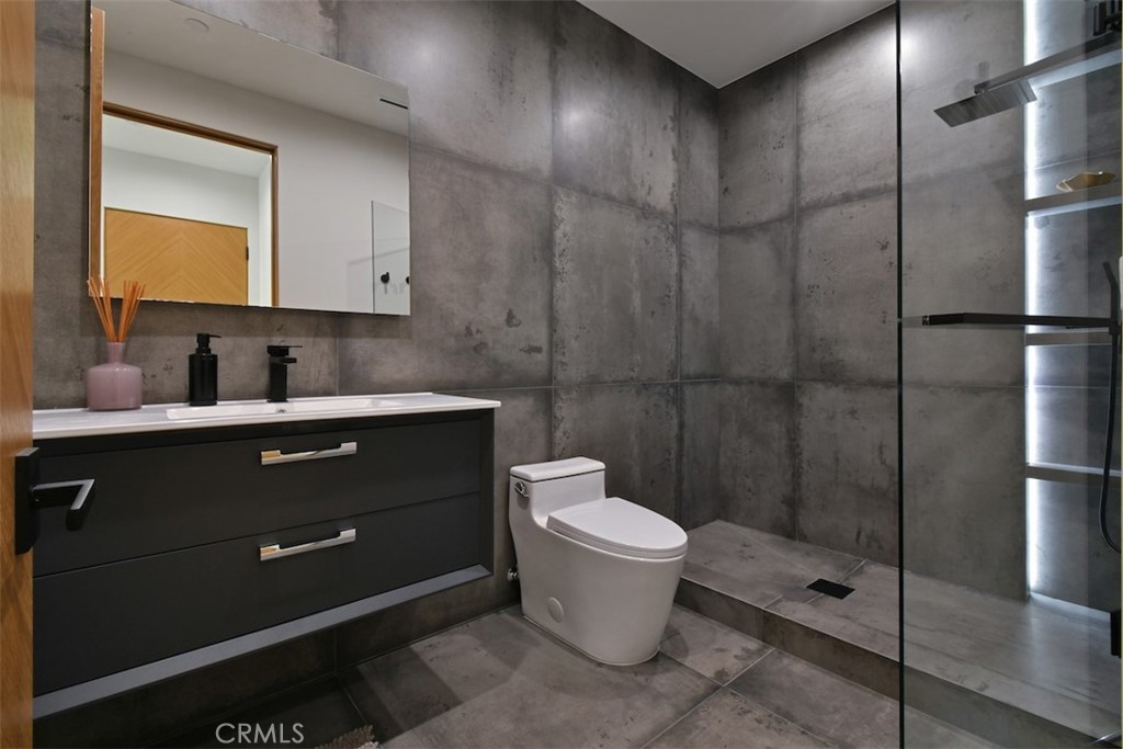 https://media.crmls.org/medias/7b49c8af-7f09-459f-9b14-9ceabe58b501.jpg?preset=X-Large