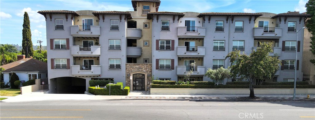 13200 Moorpark Street #201