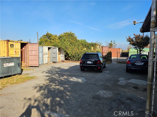 Image 2 of 3 For 444 Oak Street