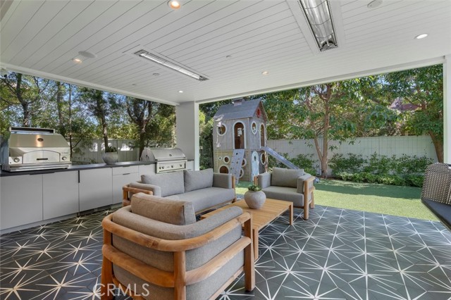 Detail Gallery Image 8 of 75 For 676 18th St, Manhattan Beach,  CA 90266 - 6 Beds | 6/2 Baths