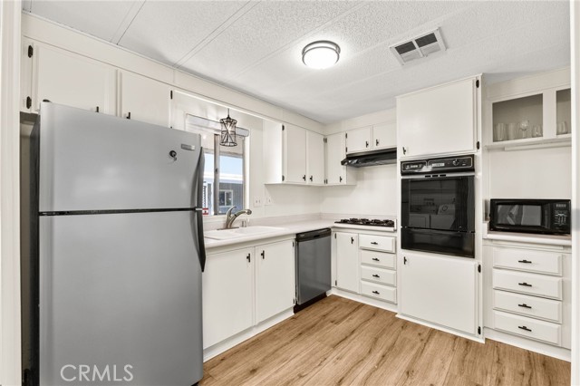 Detail Gallery Image 6 of 27 For 1251 E Lugonia, Redlands,  CA 92374 - 2 Beds | 2 Baths