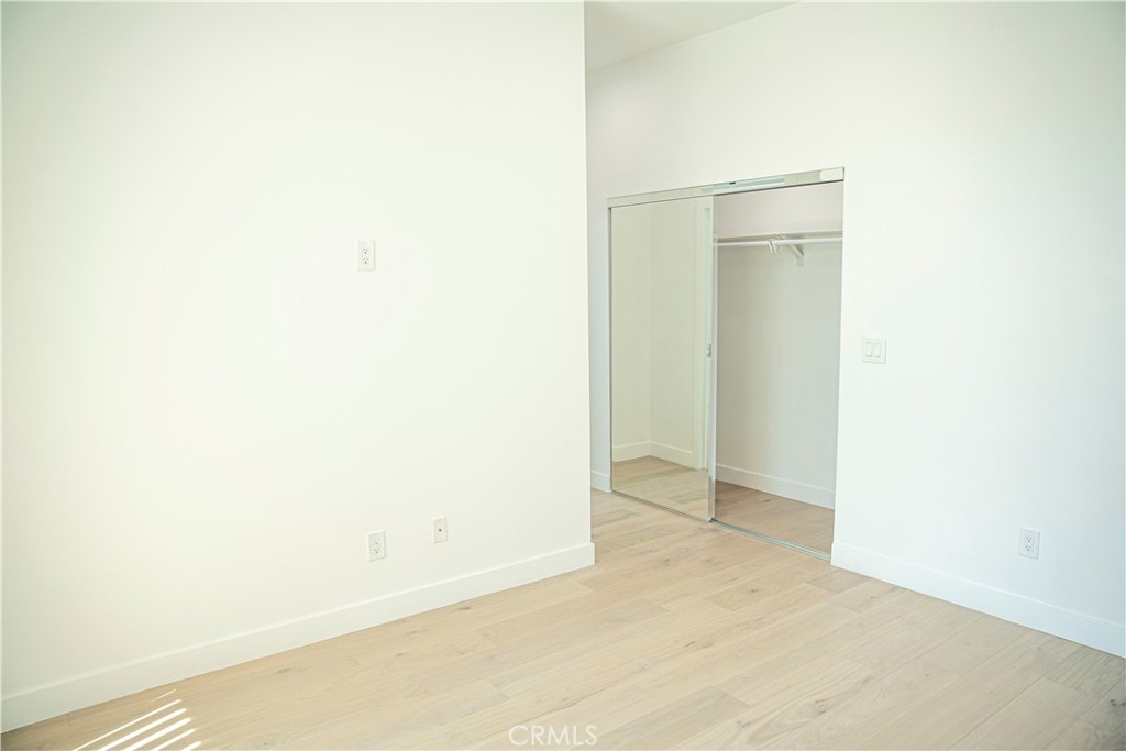 https://media.crmls.org/medias/7b4c81e7-a026-4546-83fc-ab3f43567d10.jpg?preset=X-Large