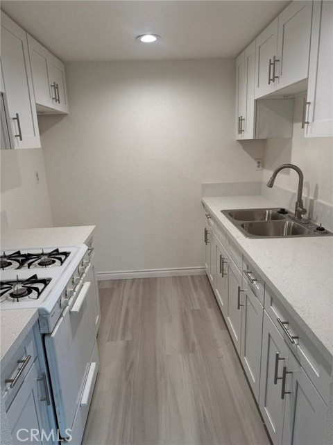 Detail Gallery Image 7 of 23 For 2942 W Floyd Ave, Anaheim,  CA 92804 - – Beds | – Baths