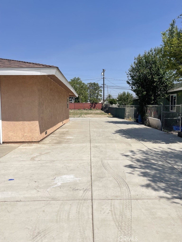https://media.crmls.org/medias/7b4e125e-0ce2-470d-b557-e0cc95689a7e.jpg?preset=X-Large