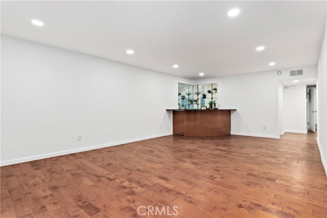 Detail Gallery Image 11 of 34 For 1045 N Kings Rd #105,  West Hollywood,  CA 90069 - 2 Beds | 2 Baths