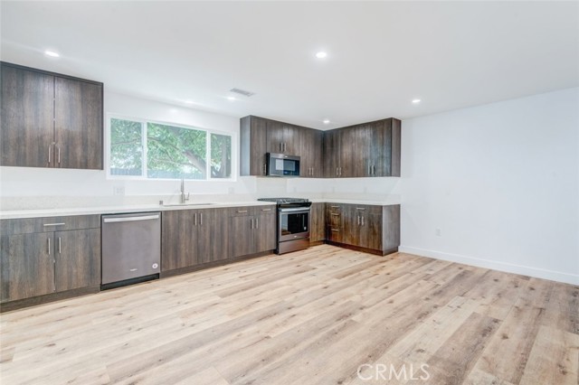 Detail Gallery Image 42 of 53 For 17024 Sherman Way, Van Nuys,  CA 91406 - 3 Beds | 2 Baths