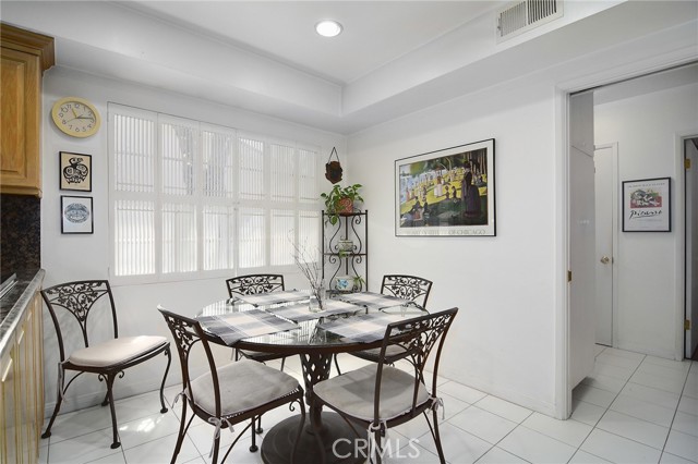 Detail Gallery Image 12 of 32 For 13943 Margate St, Sherman Oaks,  CA 91401 - 4 Beds | 3 Baths