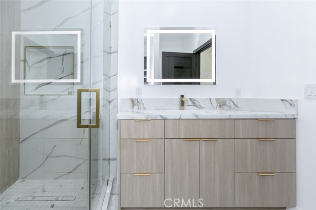 15009 Wyandotte Street, Van Nuys CA: https://media.crmls.org/medias/7b4f2a35-a4fa-4399-80a1-2d38aee37052.jpg