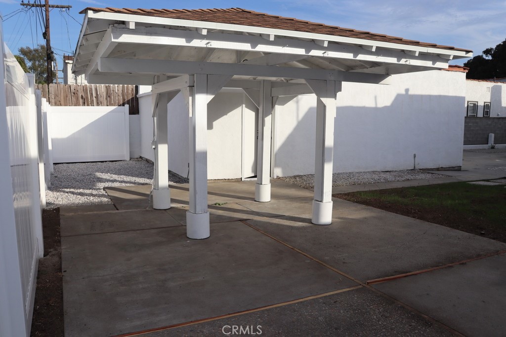 https://media.crmls.org/medias/7b4f7d55-17cf-48d1-9c2f-4541f102e950.jpg?preset=X-Large