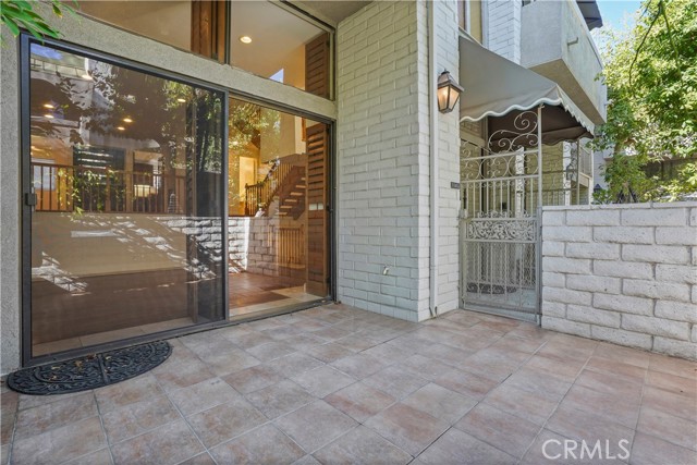 Detail Gallery Image 14 of 57 For 5345 White Oak Ave #J,  Encino,  CA 91316 - 3 Beds | 2/1 Baths