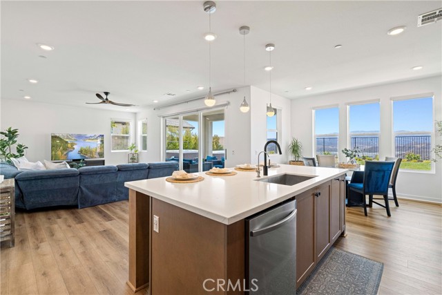 28528 Wildflower Terrace, Castaic CA: https://media.crmls.org/medias/7b510b80-4b18-4953-8887-ca03121820ec.jpg
