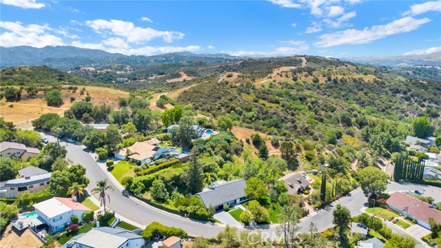 20101 Greenbriar Drive, Tarzana CA: https://media.crmls.org/medias/7b520e58-9d1b-4f20-b15a-c3fc023e218d.jpg
