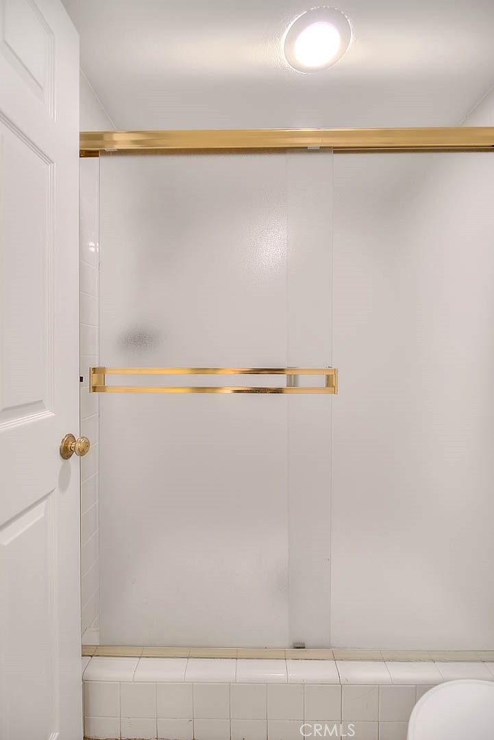 https://media.crmls.org/medias/7b521c50-509f-42d1-8a0e-fd0e573a49f8.jpg?preset=X-Large
