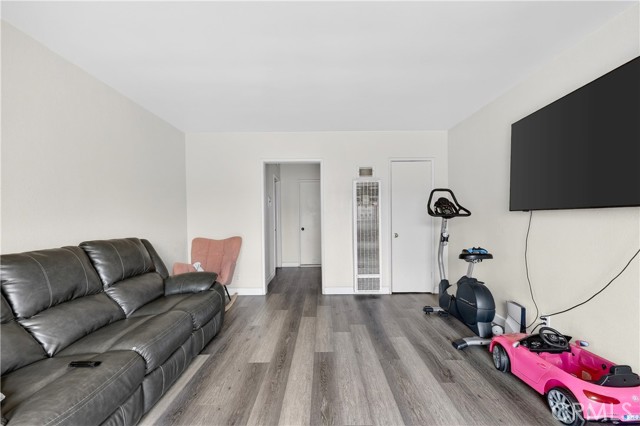 Detail Gallery Image 13 of 75 For 223 N Chester, Compton,  CA 90221 - – Beds | – Baths