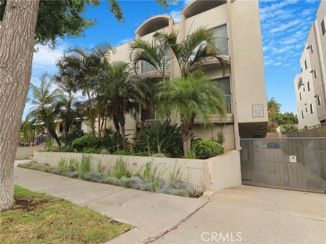 813 E La Palma DR