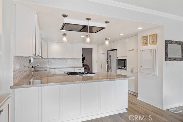 202 Lucia Avenue, Redondo Beach, California 90277, 5 Bedrooms Bedrooms, ,3 BathroomsBathrooms,Residential,Sold,Lucia,SB21191520