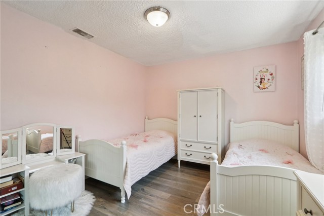 8040 Troost Avenue, North Hollywood CA: https://media.crmls.org/medias/7b5455ba-3c02-48f6-8ecf-d5a0689dd8f3.jpg