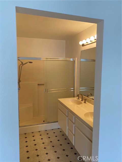 Detail Gallery Image 10 of 11 For 2800 Plaza Del Amo #215,  Torrance,  CA 90503 - 2 Beds | 2/1 Baths